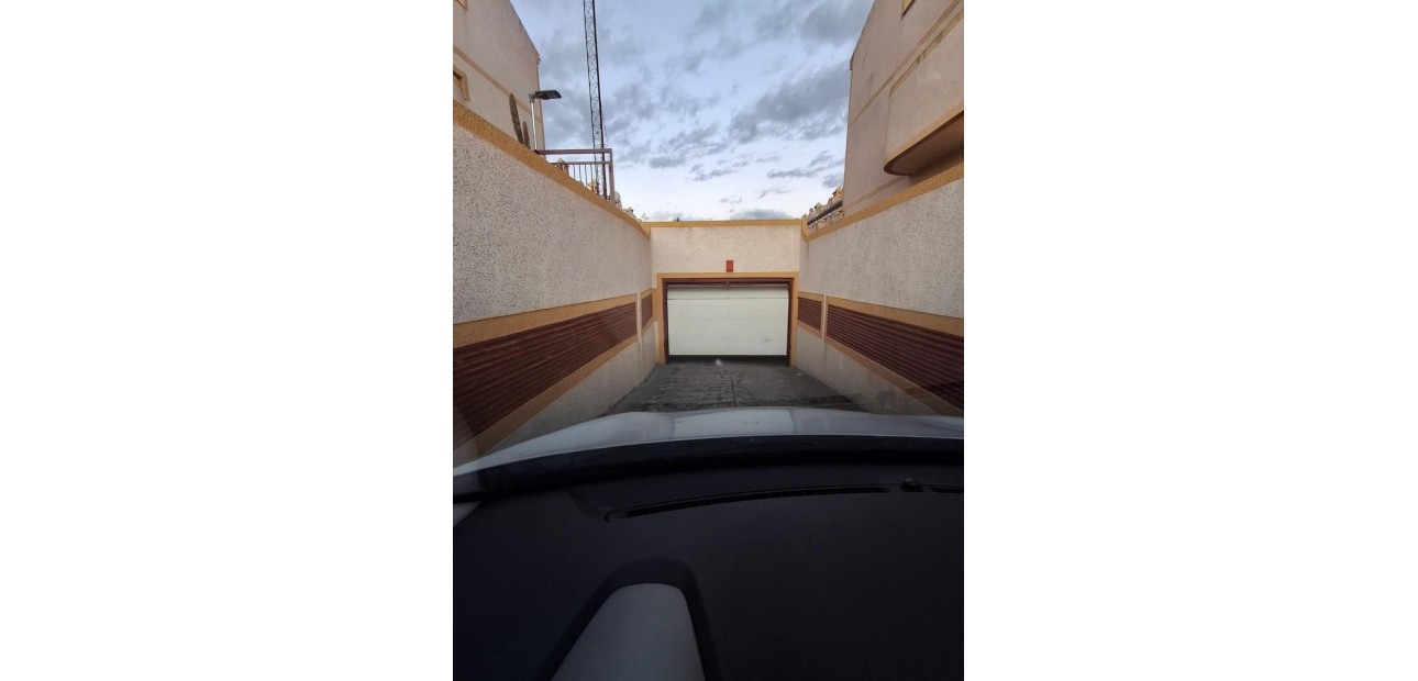 Venta - Garaje -
Orihuela Costa - Los Almendros-La Florida