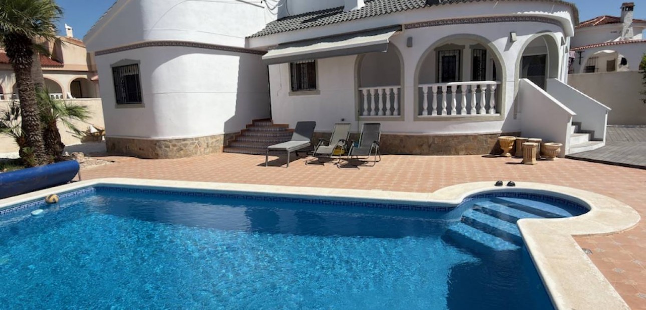 Sale - Villa -
Ciudad Quesada