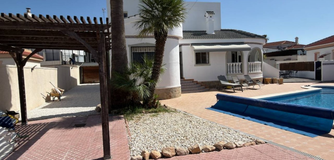 Sale - Villa -
Ciudad Quesada