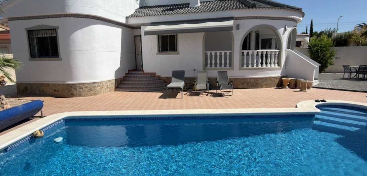 Sale - Villa -
Ciudad Quesada