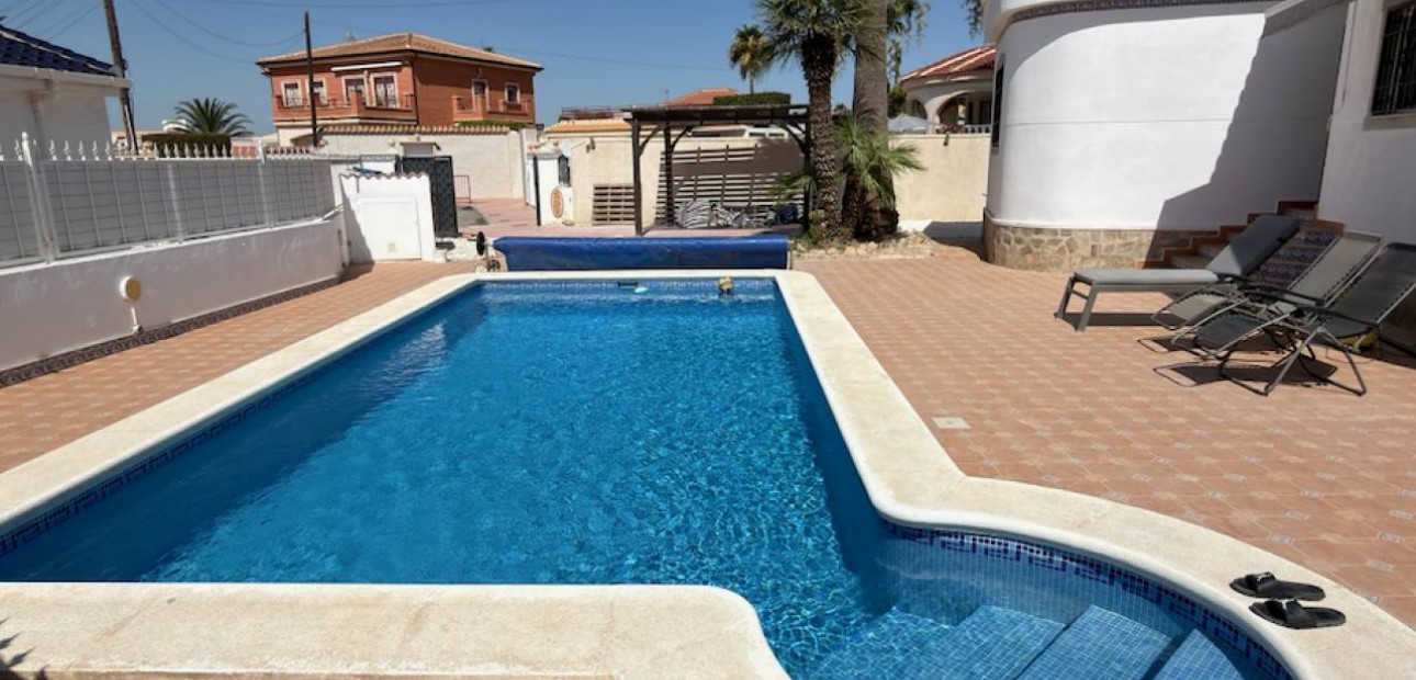 Sale - Villa -
Ciudad Quesada