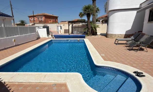 Sale - Villa -
Ciudad Quesada