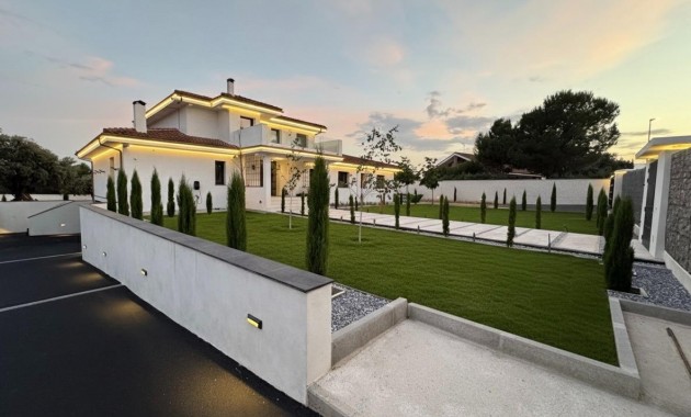 Herverkoop - Villa -
Valdemorillo - Mojadillas - Parque de las Infantas - El Paraiso