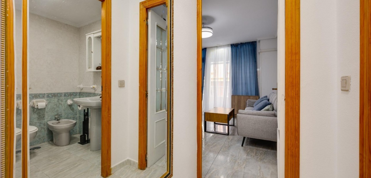 Herverkoop - Appartement / flat -
Torrevieja - Playa del cura