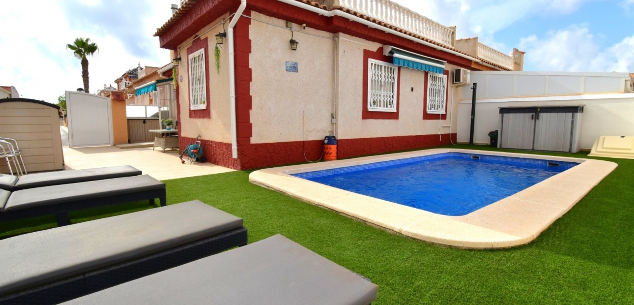 Herverkoop - Quad Villa -
Orihuela Costa - Playa Flamenca