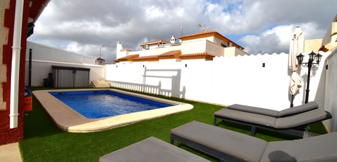 Herverkoop - Quad Villa -
Orihuela Costa - Playa Flamenca