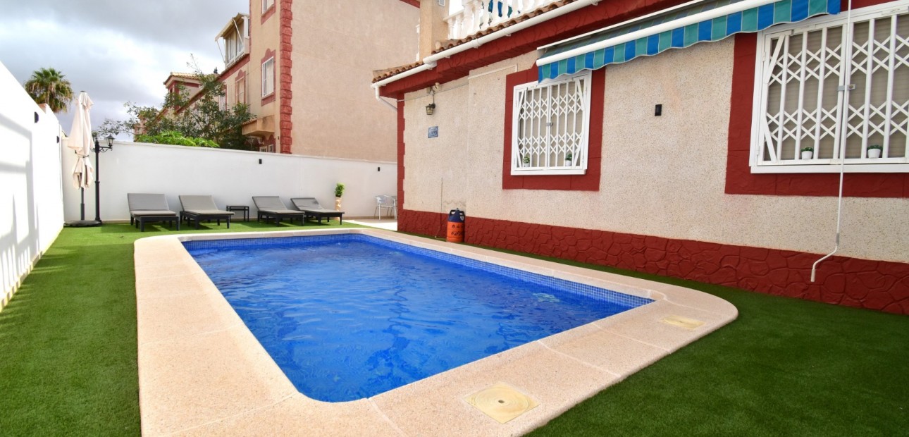 Herverkoop - Quad Villa -
Orihuela Costa - Playa Flamenca