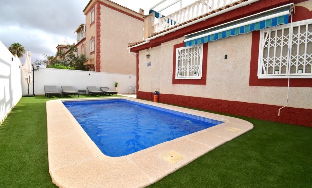 Herverkoop - Quad Villa -
Orihuela Costa - Playa Flamenca