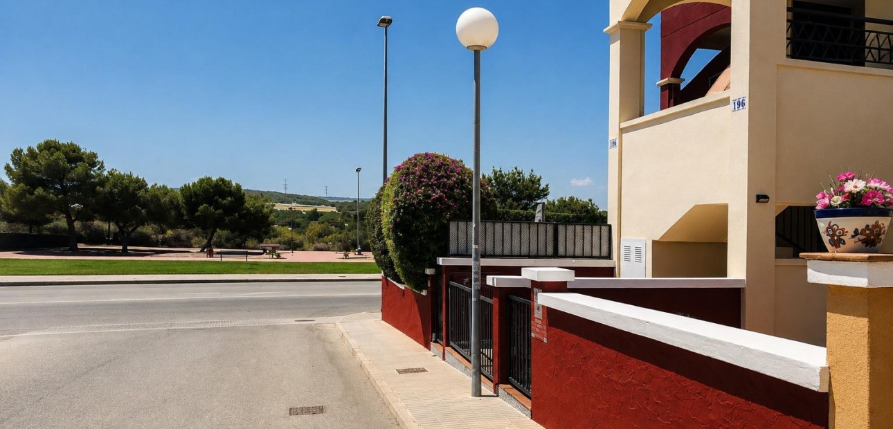 Herverkoop - Bungalow -
Orihuela Costa - Los Altos