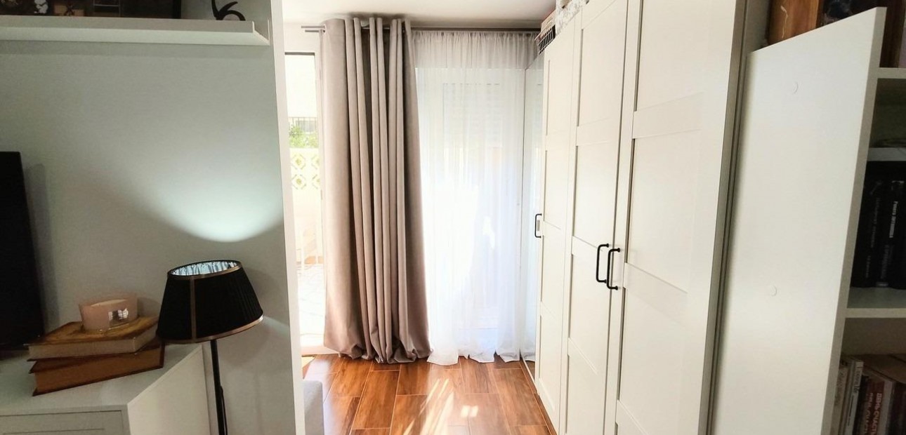 Herverkoop - Bungalow -
Torrevieja - La Mata pueblo