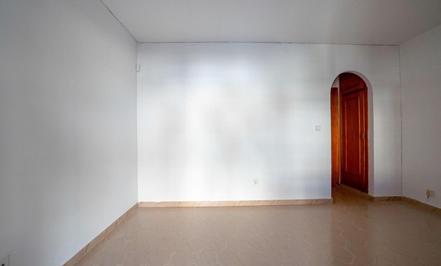 Herverkoop - Bungalow -
Torrevieja - La Siesta - El Salado - Torreta