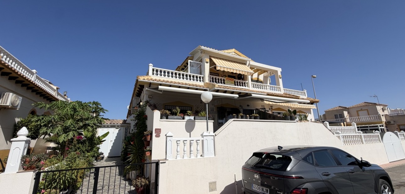 Herverkoop - Quad Villa -
Orihuela Costa - Los Altos