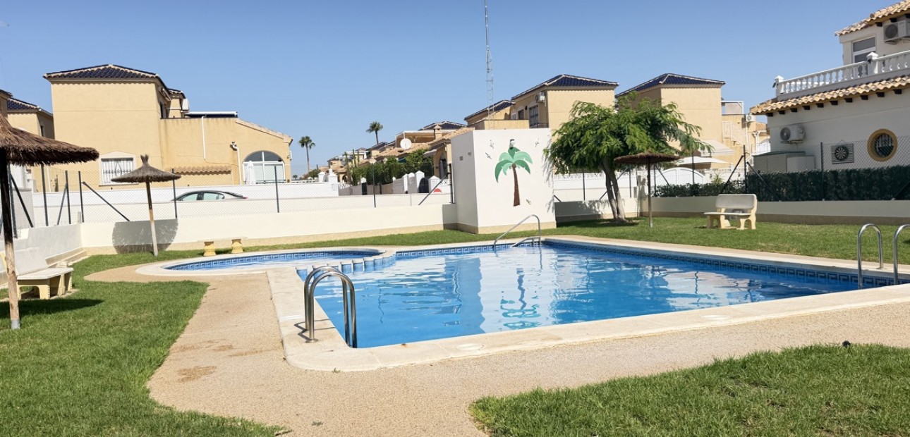 Herverkoop - Quad Villa -
Orihuela Costa - Los Altos