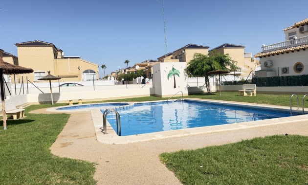 Herverkoop - Quad Villa -
Orihuela Costa - Los Altos