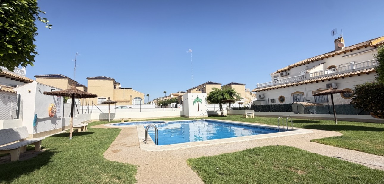 Herverkoop - Quad Villa -
Orihuela Costa - Los Altos