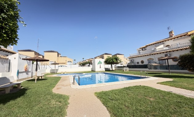 Herverkoop - Quad Villa -
Orihuela Costa - Los Altos