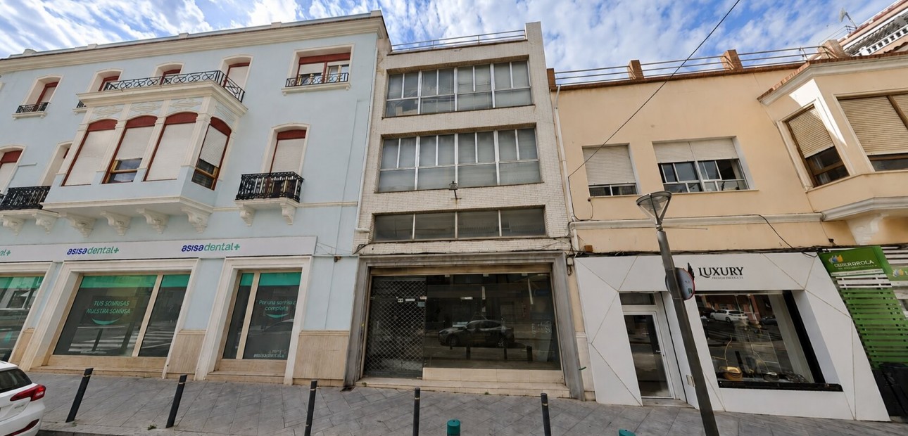 Herverkoop - Building (Mixed-Use) -
Torrevieja - Torrevieja - Centre