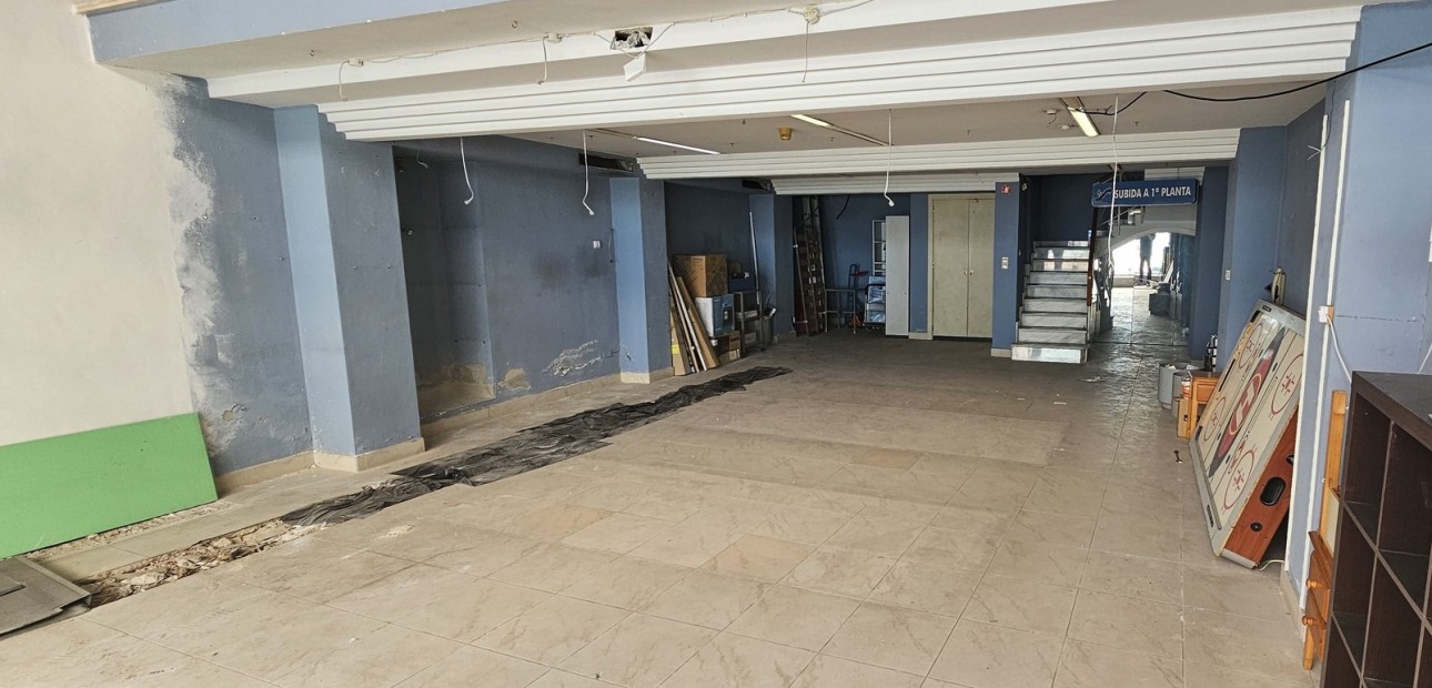 Herverkoop - Building (Mixed-Use) -
Torrevieja - Torrevieja - Centre