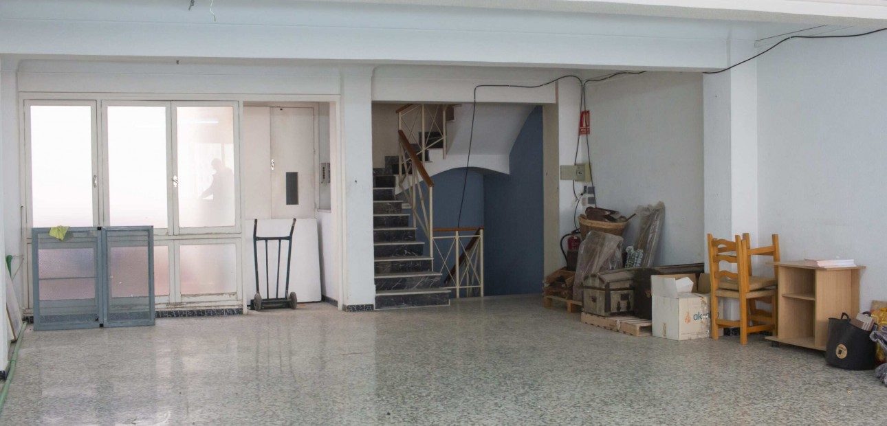 Herverkoop - Building (Mixed-Use) -
Torrevieja - Torrevieja - Centre