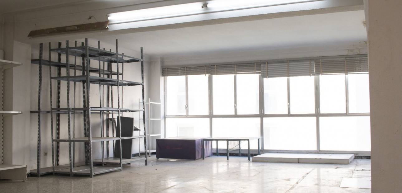 Herverkoop - Building (Mixed-Use) -
Torrevieja - Torrevieja - Centre