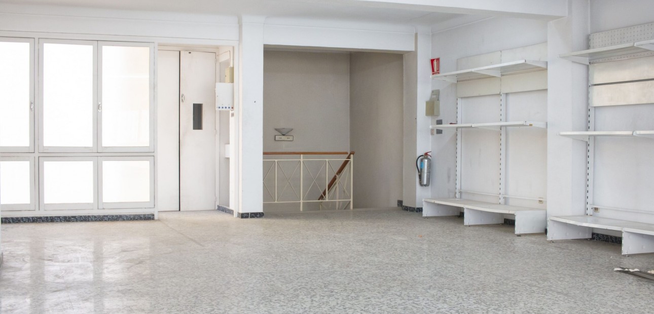 Herverkoop - Building (Mixed-Use) -
Torrevieja - Torrevieja - Centre