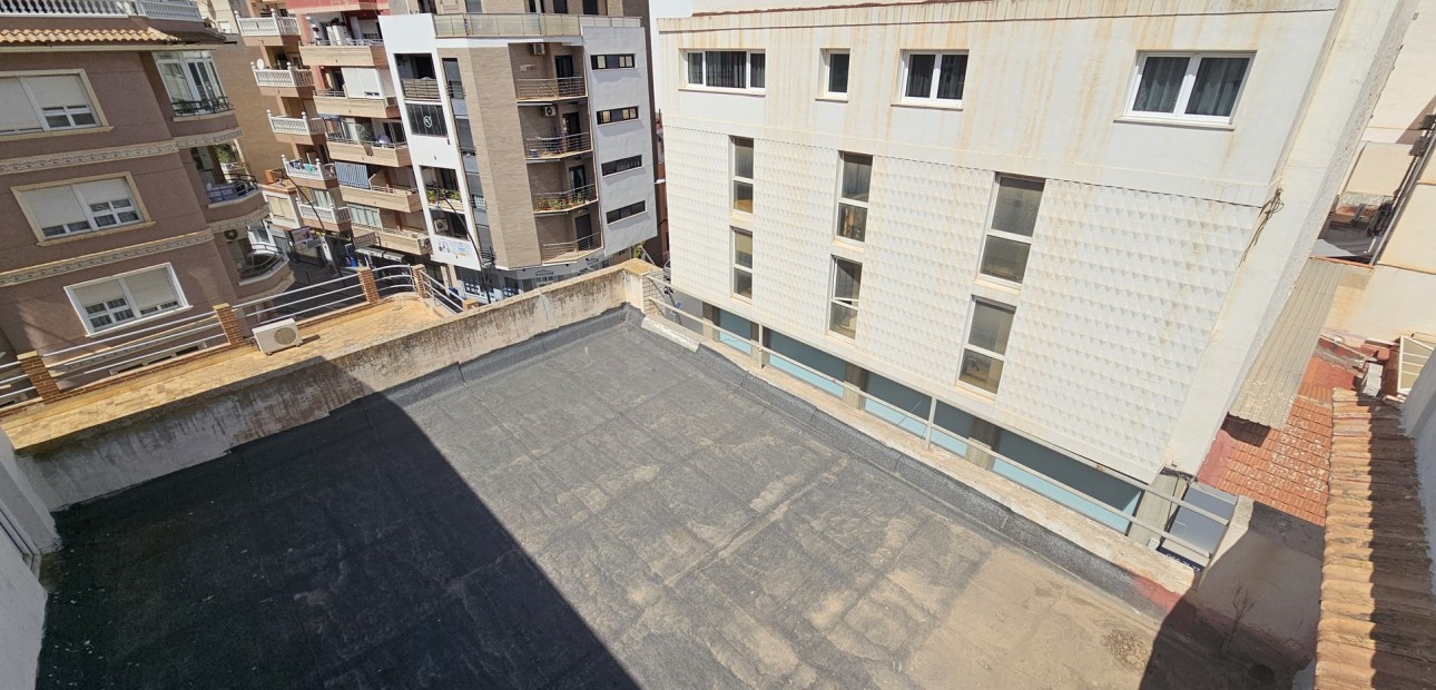 Herverkoop - Building (Mixed-Use) -
Torrevieja - Torrevieja - Centre