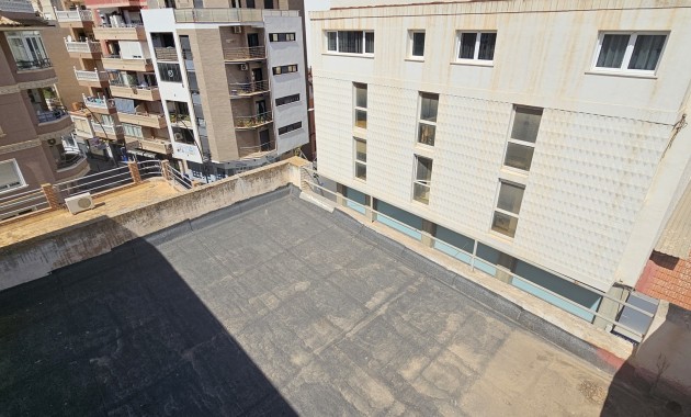 Herverkoop - Building (Mixed-Use) -
Torrevieja - Torrevieja - Centre
