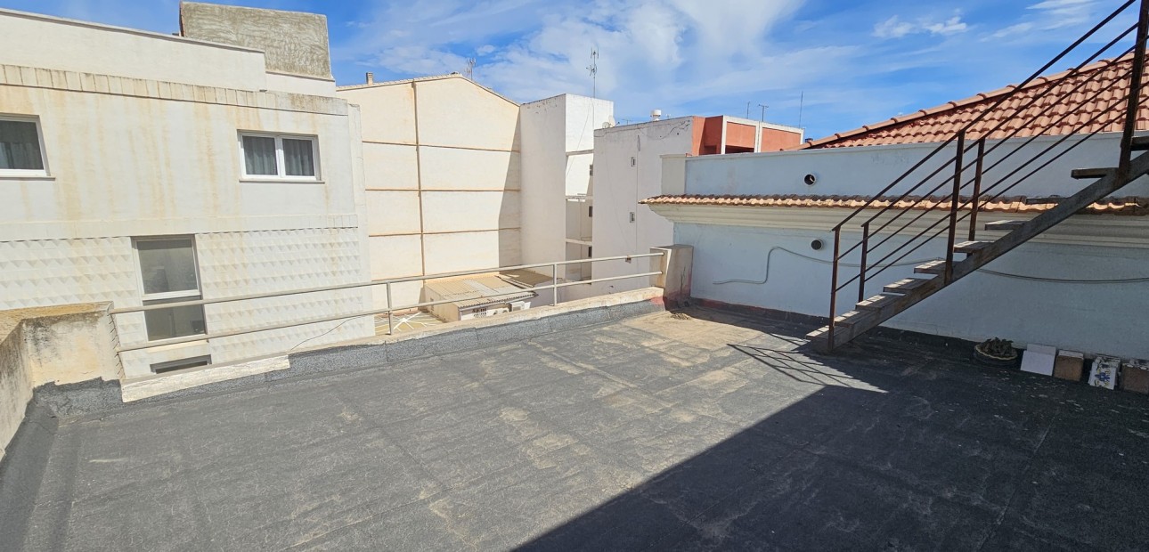 Herverkoop - Building (Mixed-Use) -
Torrevieja - Torrevieja - Centre