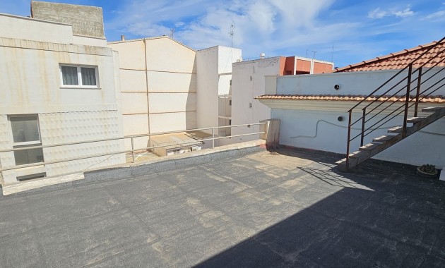 Herverkoop - Building (Mixed-Use) -
Torrevieja - Torrevieja - Centre