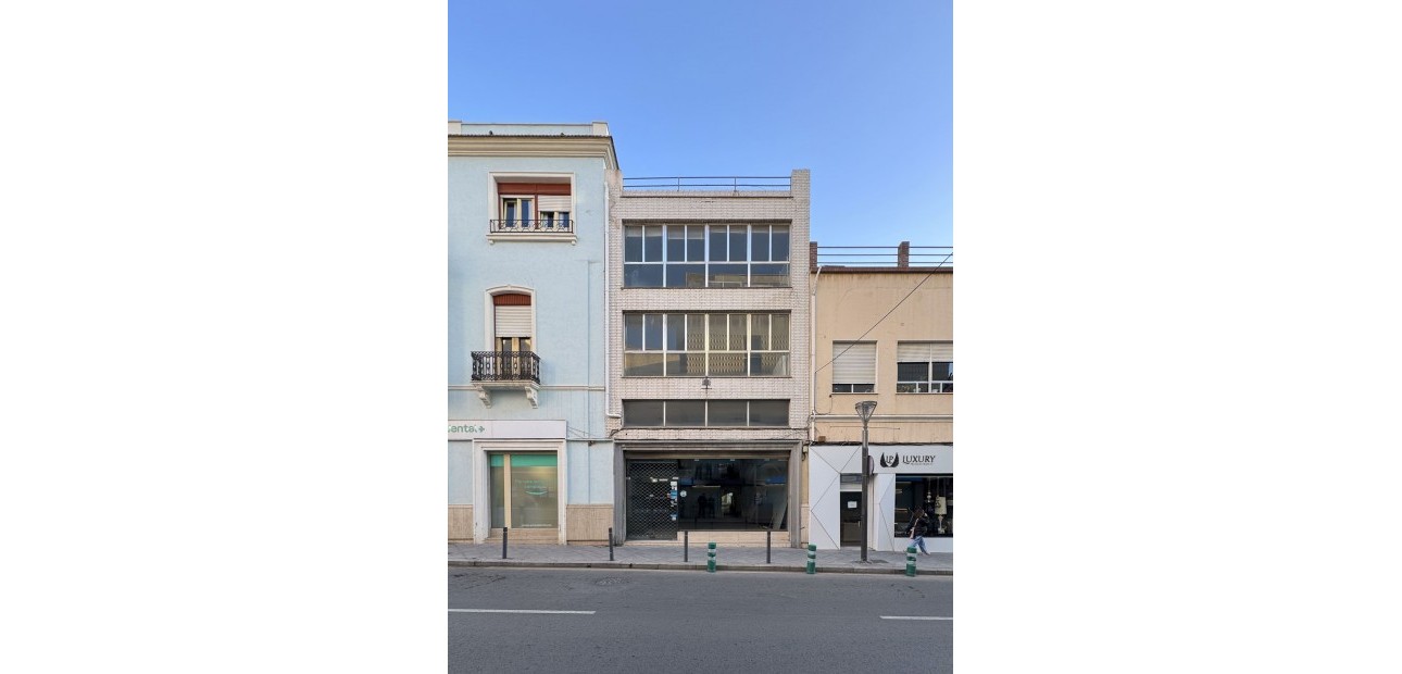 Herverkoop - Building (Mixed-Use) -
Torrevieja - Torrevieja - Centre