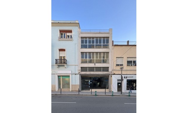 Herverkoop - Building (Mixed-Use) -
Torrevieja - Torrevieja - Centre