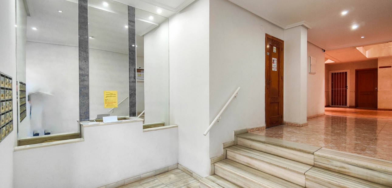 Herverkoop - Appartement / flat -
Torrevieja - Torrevieja - Centre