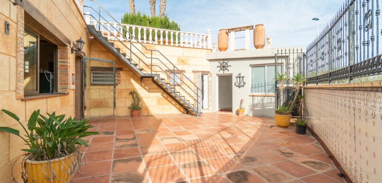 Herverkoop - Villa -
Torrevieja - Los altos