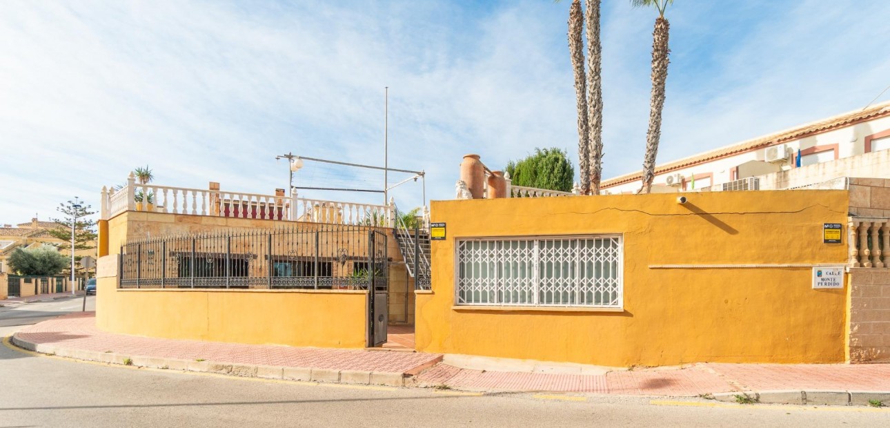 Herverkoop - Villa -
Torrevieja - Los altos