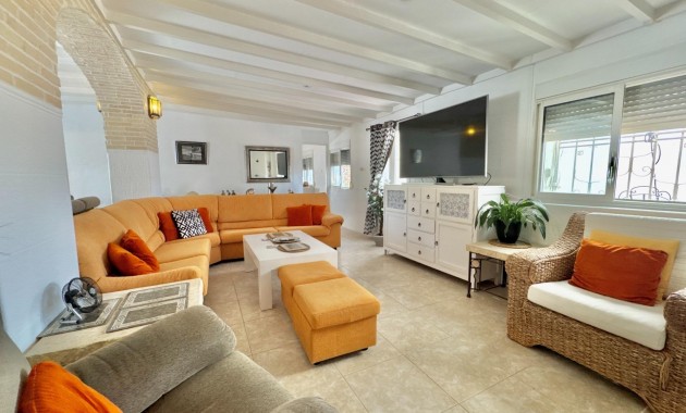Herverkoop - Villa -
Dolores - Comunidad valenciana