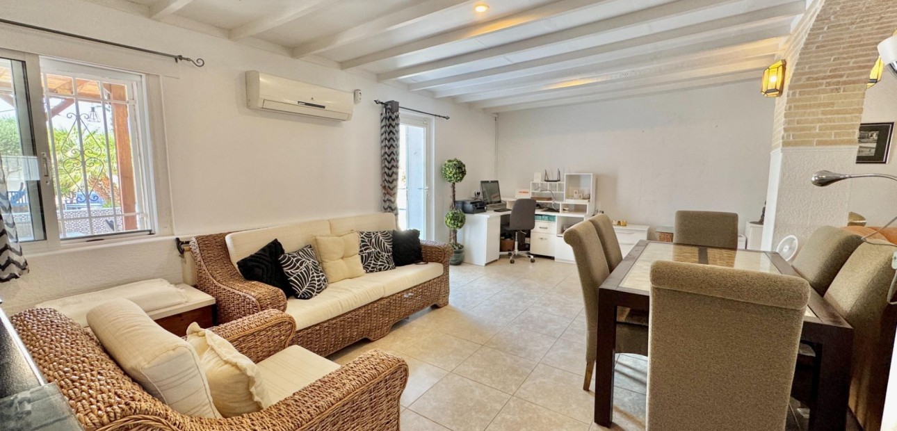 Herverkoop - Villa -
Dolores - Comunidad valenciana