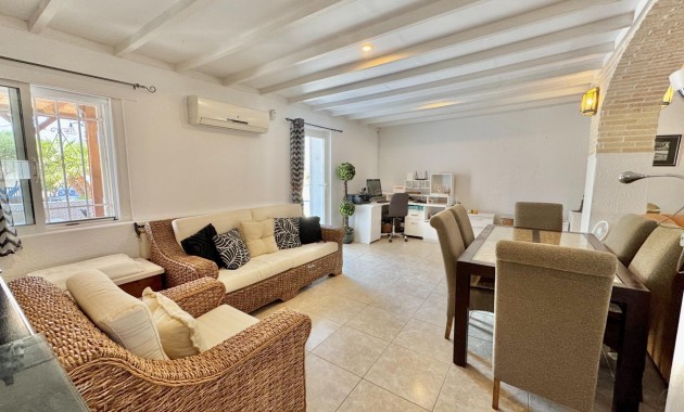 Herverkoop - Villa -
Dolores - Comunidad valenciana