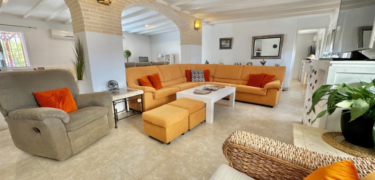 Herverkoop - Villa -
Dolores - Comunidad valenciana
