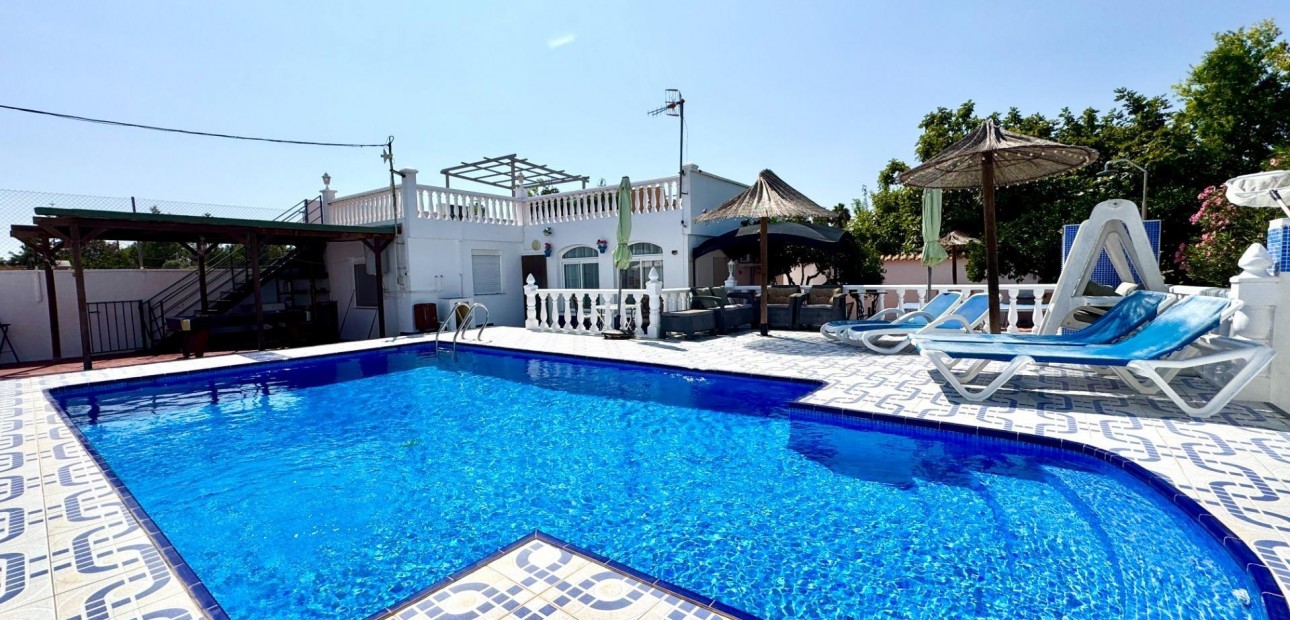 Herverkoop - Villa -
Dolores - Comunidad valenciana
