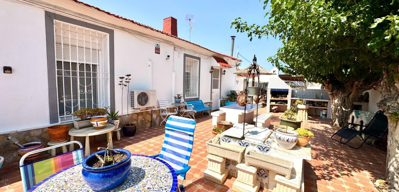 Herverkoop - Villa -
Dolores - Comunidad valenciana