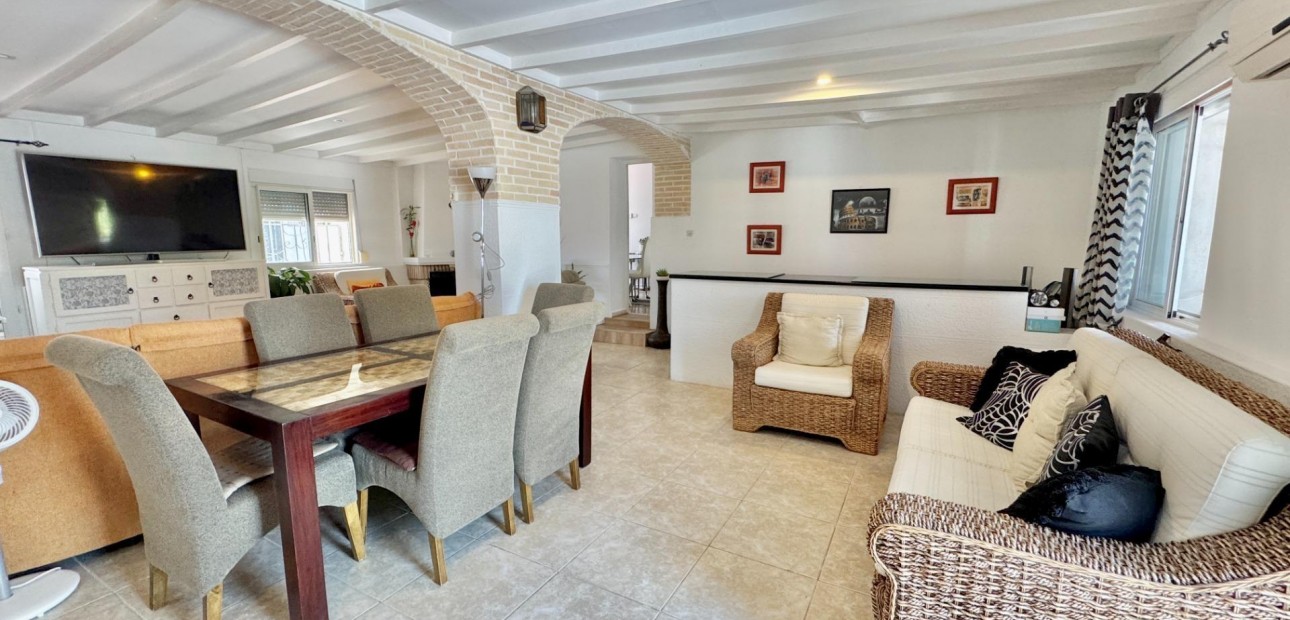 Herverkoop - Villa -
Dolores - Comunidad valenciana
