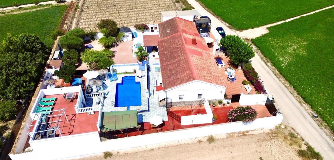 Herverkoop - Villa -
Dolores - Comunidad valenciana