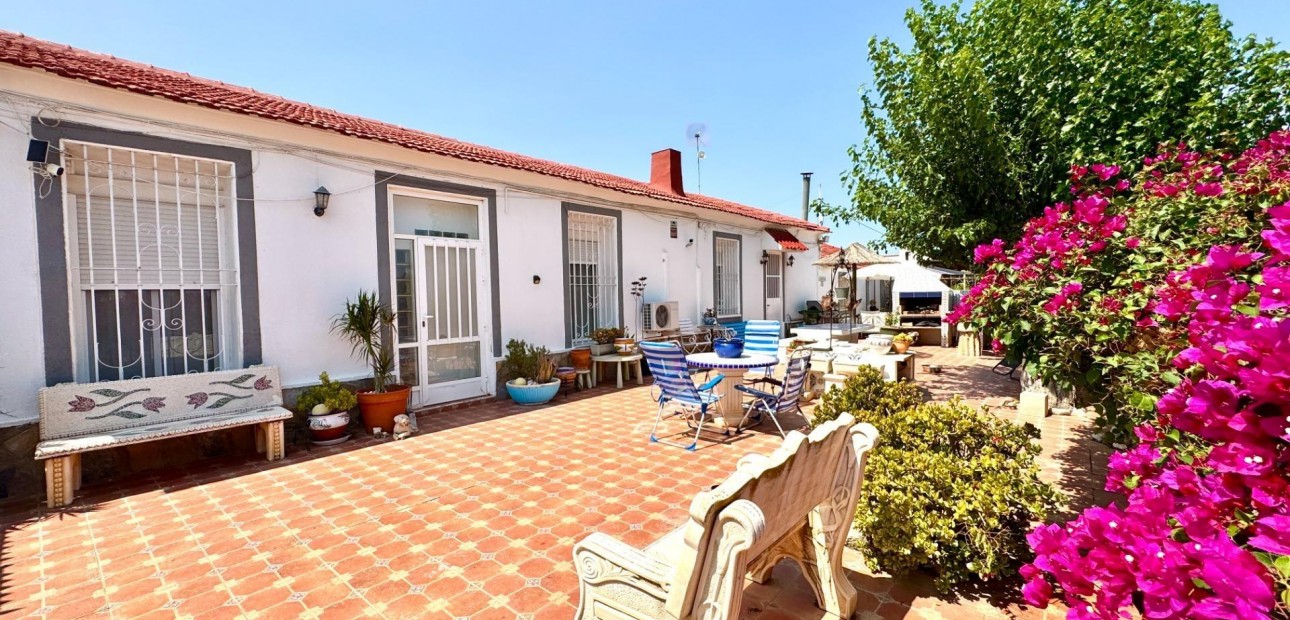 Herverkoop - Villa -
Dolores - Comunidad valenciana