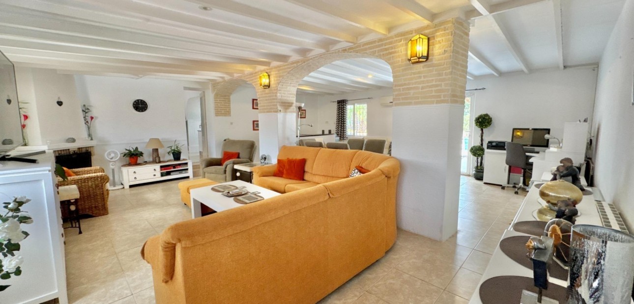Herverkoop - Villa -
Dolores - Comunidad valenciana