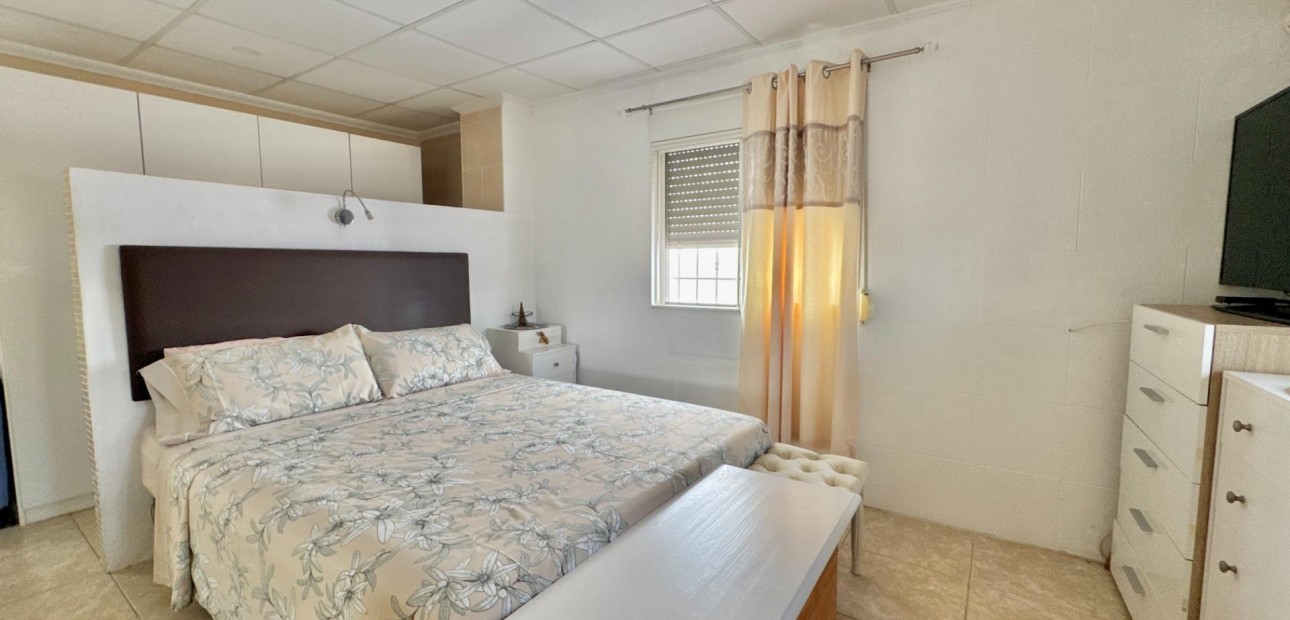 Herverkoop - Villa -
Dolores - Comunidad valenciana