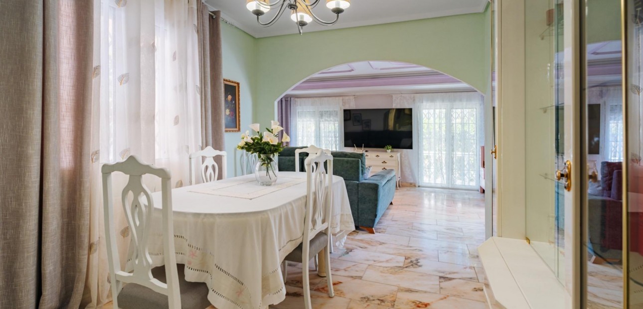 Herverkoop - Villa -
Torrevieja - Los Frutales
