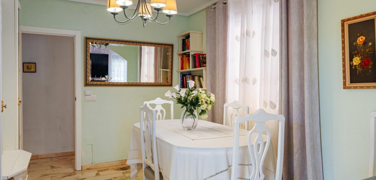 Herverkoop - Villa -
Torrevieja - Los Frutales