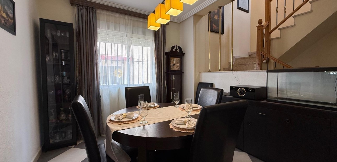 Herverkoop - Villa -
Orihuela - Urbanización Perla del Mar