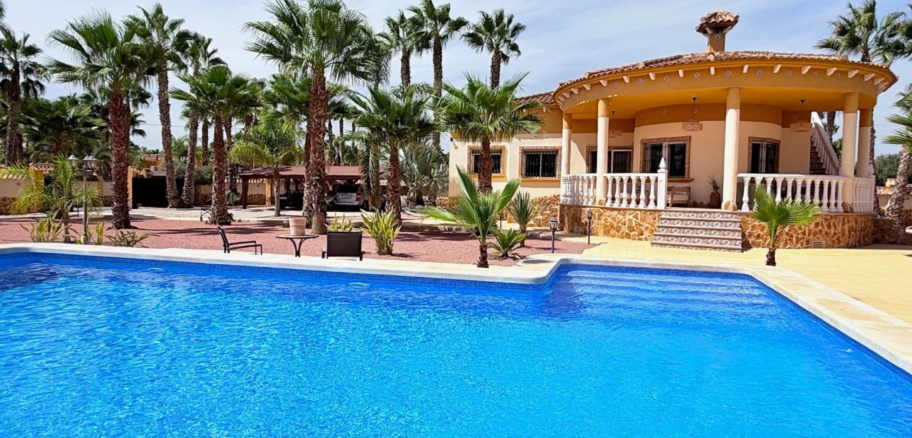 Sale - Villa -
CATRAL - Catral