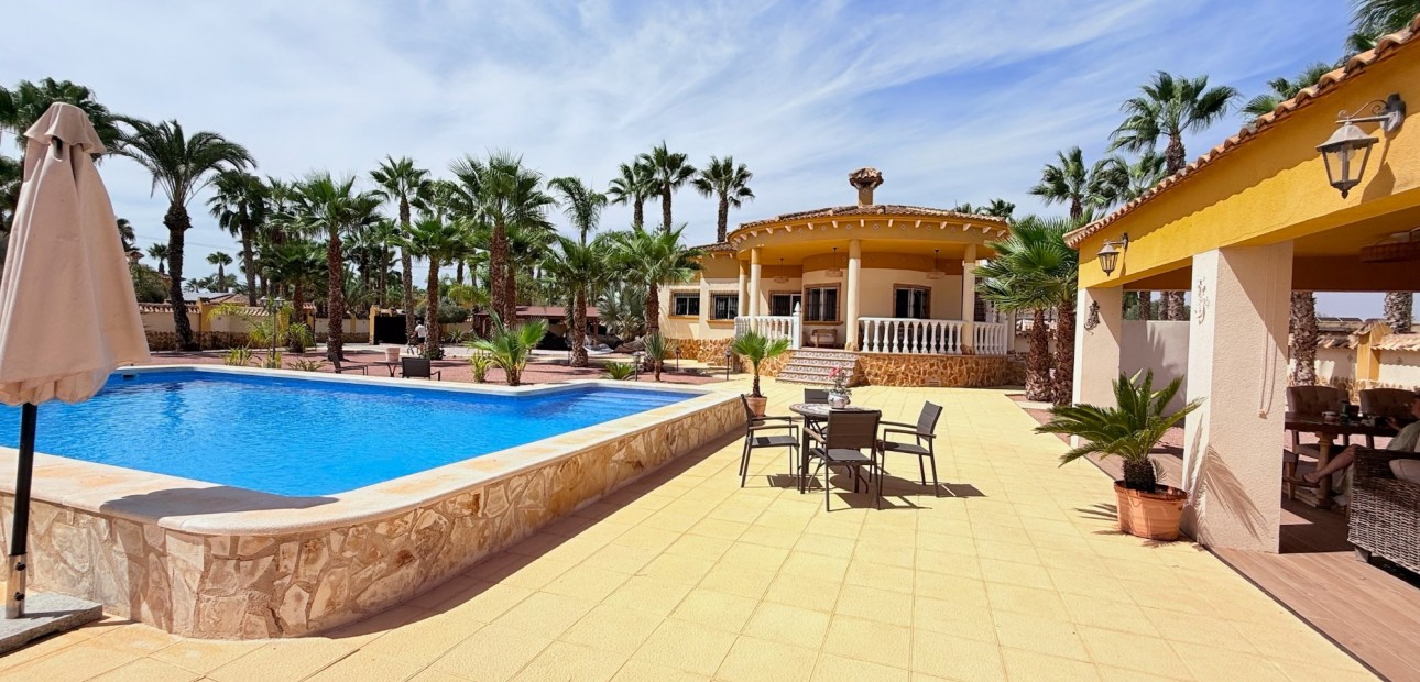 Sale - Villa -
CATRAL - Catral
